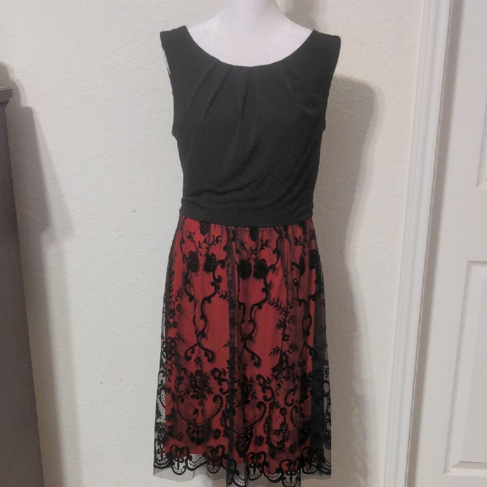Connected Apparel Elegant Chic Sleeveless Party Black & Red Lace Dress. Size 8